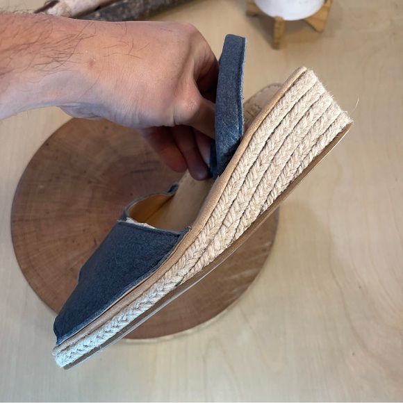 *NWOB Avarcas 101 |  Classic Style Vegan Pineapple Navy Avarca Sandals Size 37/7 - Picture 13 of 14